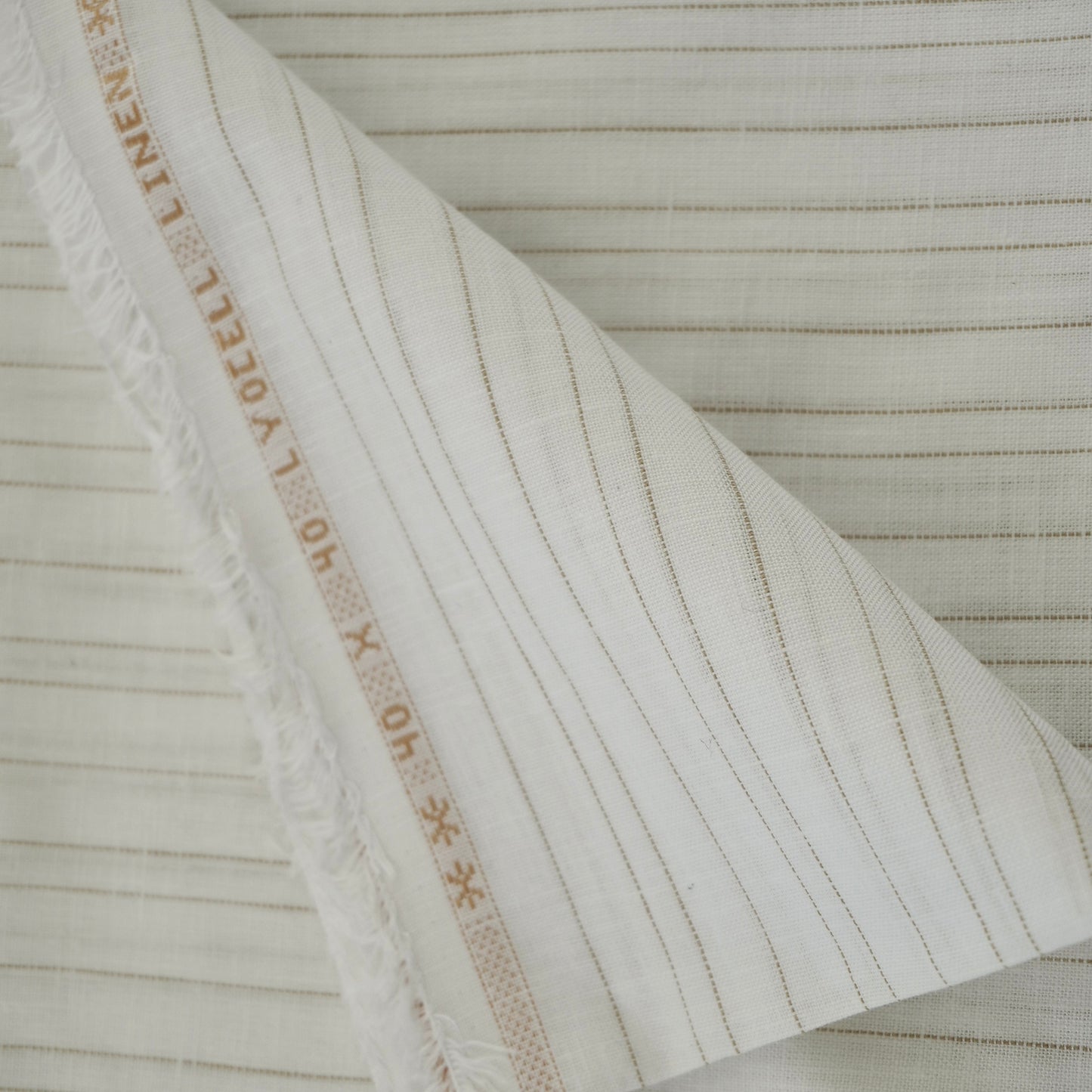 Linen Blend 40 Lea - Color: White Stripe - Width: 58 inches
