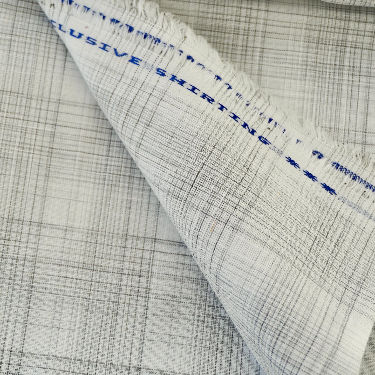 Linen Blend 40 Lea - Color: Grey Checked - Width: 58 inches